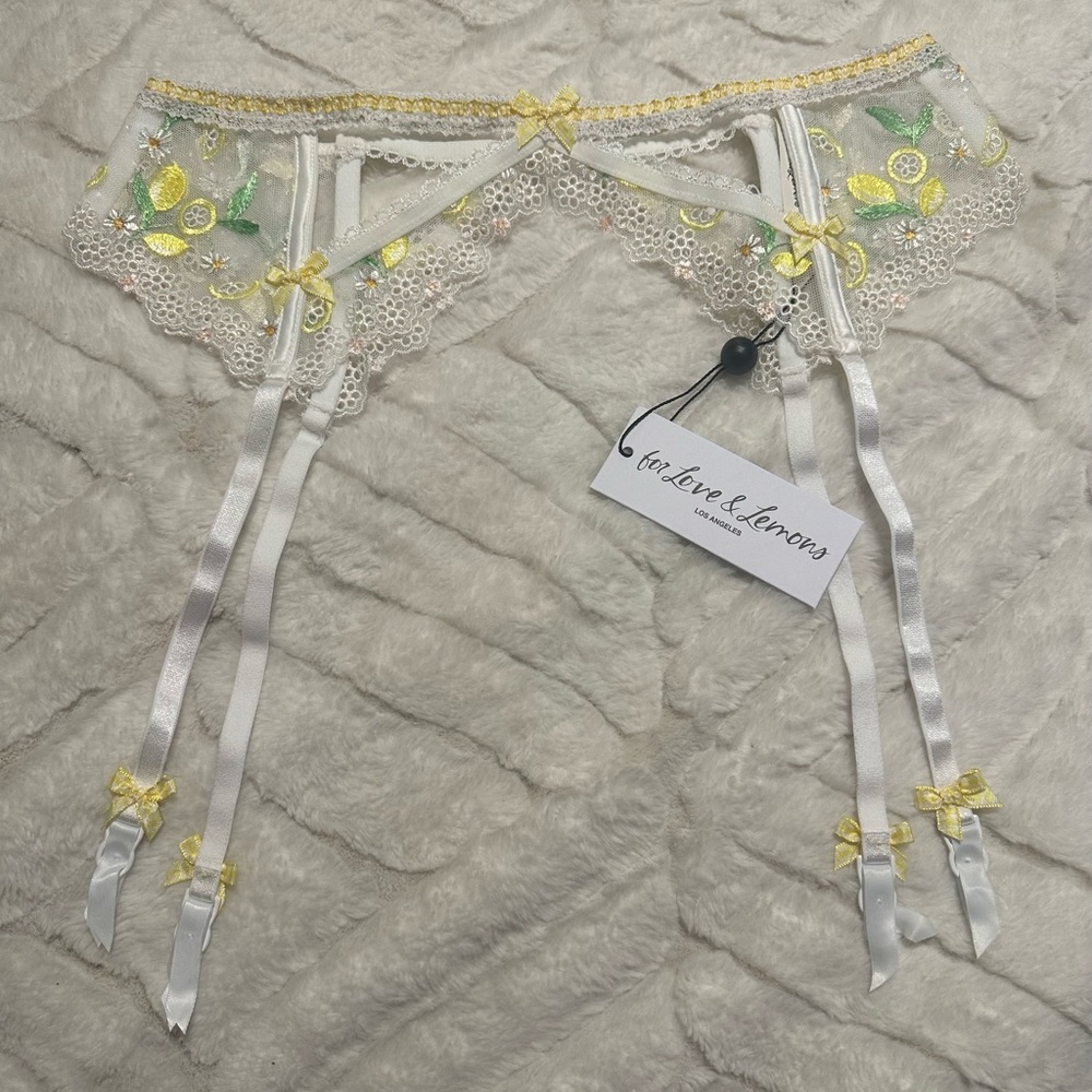 FOR LOVE & LEMONS
Lemon Daisy Garter Belt